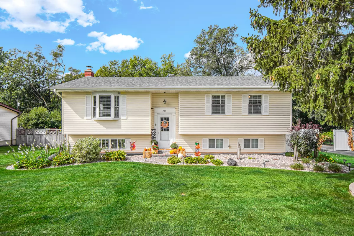New Lenox, IL 60451,235 Roberts RD