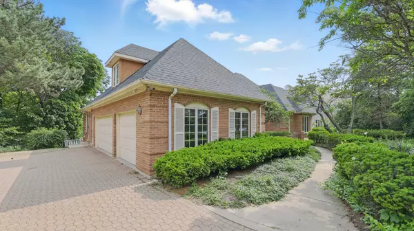 Oak Brook, IL 60523,812 Saint Stephens Green