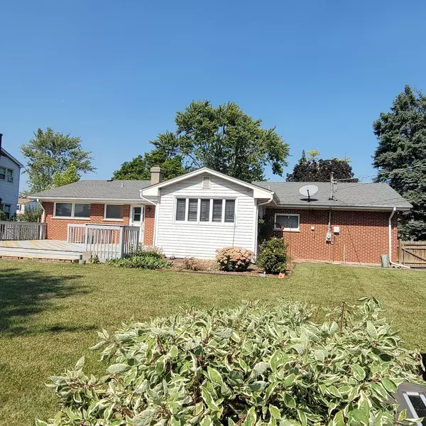 Des Plaines, IL 60016,311 Munroe CIR