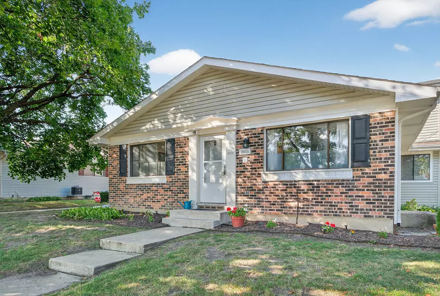 29W574 Winchester CIR #1, Warrenville, IL 60555