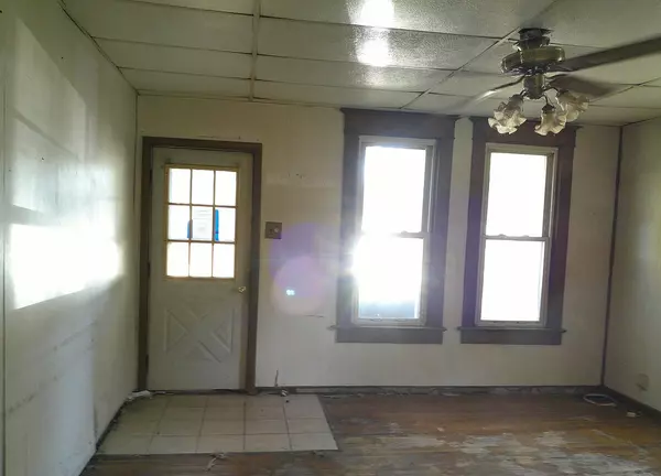 Clinton, IL 61727,701 S Cain ST