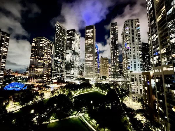 Chicago, IL 60601,201 N WESTSHORE DR #1305