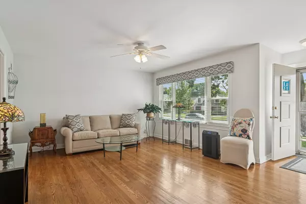 Mount Prospect, IL 60056,415 N Russel ST
