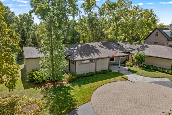 Vernon Hills, IL 60061,16280 W Woodbine CIR