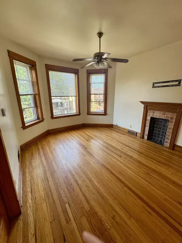 Chicago, IL 60651,4249 W Potomac AVE #2