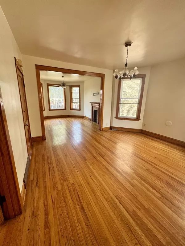 Chicago, IL 60651,4249 W Potomac AVE #2
