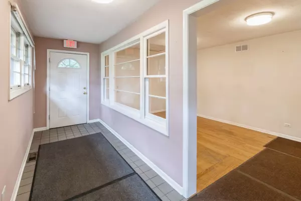 Clarendon Hills, IL 60514,217 55th ST