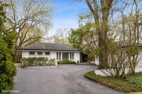 710 Strawberry Hill DR, Glencoe, IL 60022