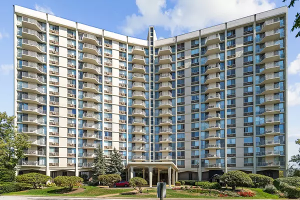 40 N TOWER RD #1E, Oak Brook, IL 60523