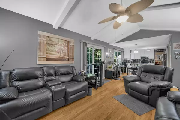 Bartlett, IL 60103,772 Red Oak DR