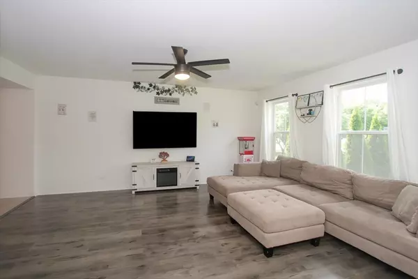 Crystal Lake, IL 60014,1488 YOSEMITE CIR