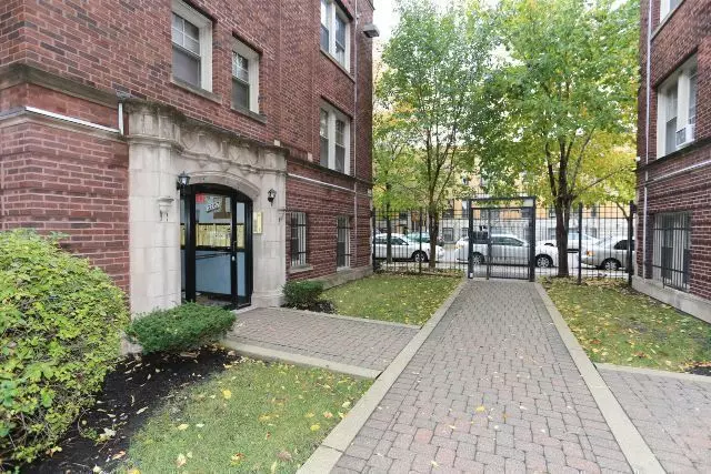3267 W Wrightwood AVE #1AA, Chicago, IL 60647