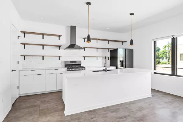 Oak Park, IL 60302,6605 North AVE #6605-3