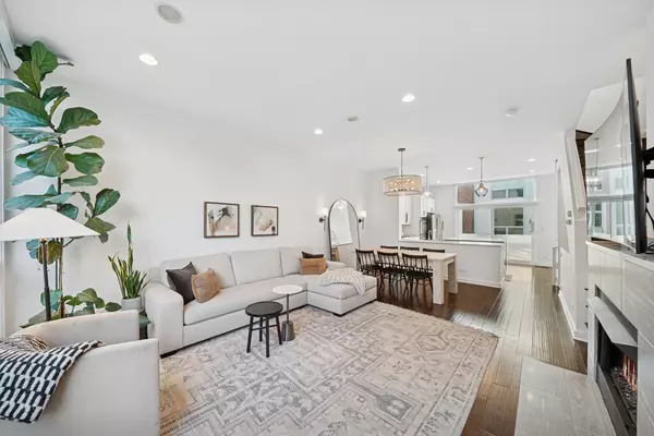 Chicago, IL 60657,1753 W Wellington AVE