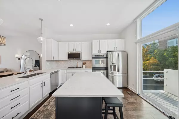 Chicago, IL 60657,1753 W Wellington AVE