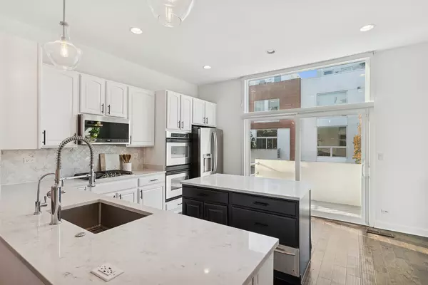 Chicago, IL 60657,1753 W Wellington AVE