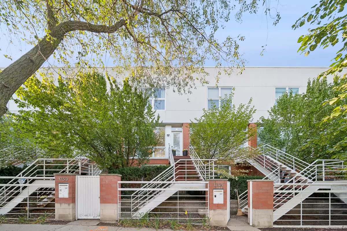 Chicago, IL 60657,1753 W Wellington AVE