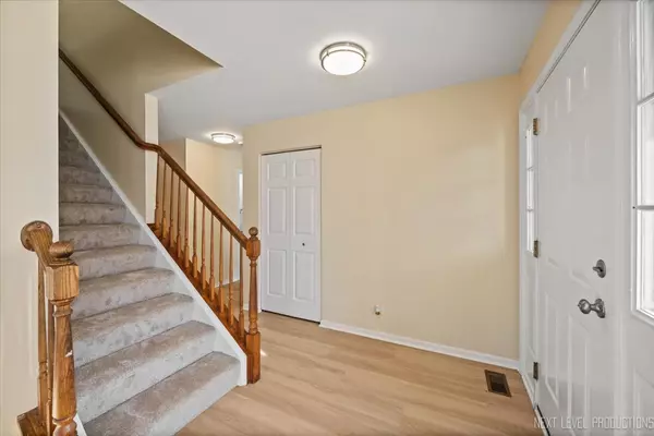 Round Lake, IL 60073,438 W Meadow Mist LN