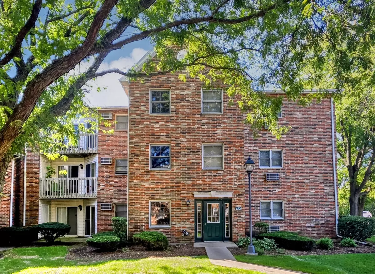 Mchenry, IL 60050,4305 Shamrock LN #3B