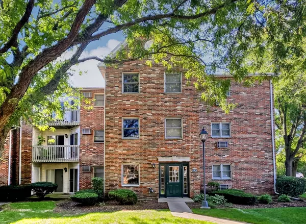 4305 Shamrock LN #3B, Mchenry, IL 60050