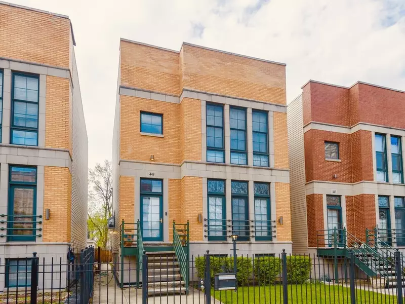 449 E Bowen AVE, Chicago, IL 60653