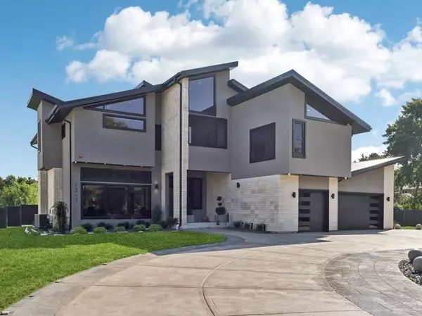 1341 Pfingsten RD, Northbrook, IL 60062