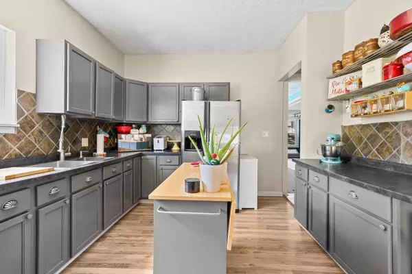 Woodstock, IL 60098,434 Lake AVE