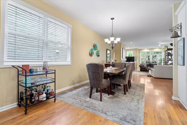 Chicago, IL 60614,637 W Wrightwood AVE #4W