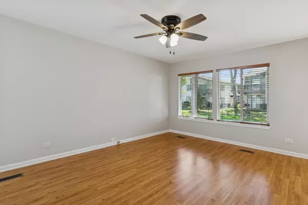 Hanover Park, IL 60133,1323 Kingsbury DR #2