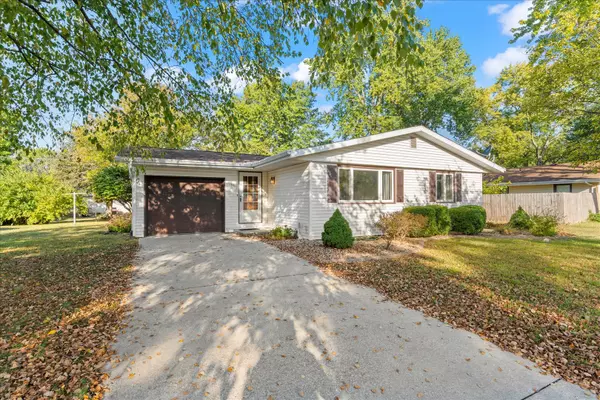 708 Jackson ST, Monticello, IL 61856
