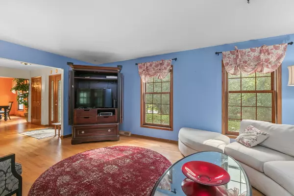 Lake Bluff, IL 60044,555 Basil RD