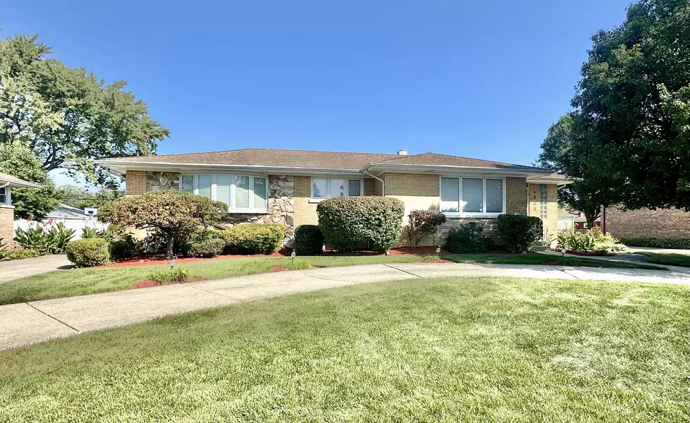 4935 N Sunrise LN, Norridge, IL 60706