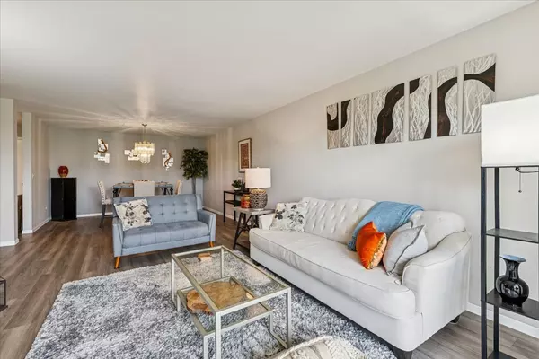 Niles, IL 60714,8100 W Foster LN #410