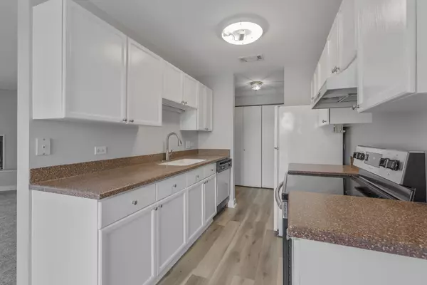 Elk Grove Village, IL 60007,815 Leicester RD #211