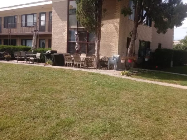 26 King Arthur CT #4, Northlake, IL 60164
