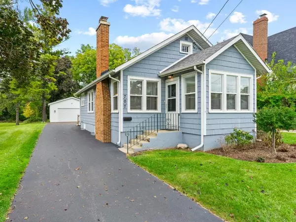 707 McHenry AVE, Woodstock, IL 60098