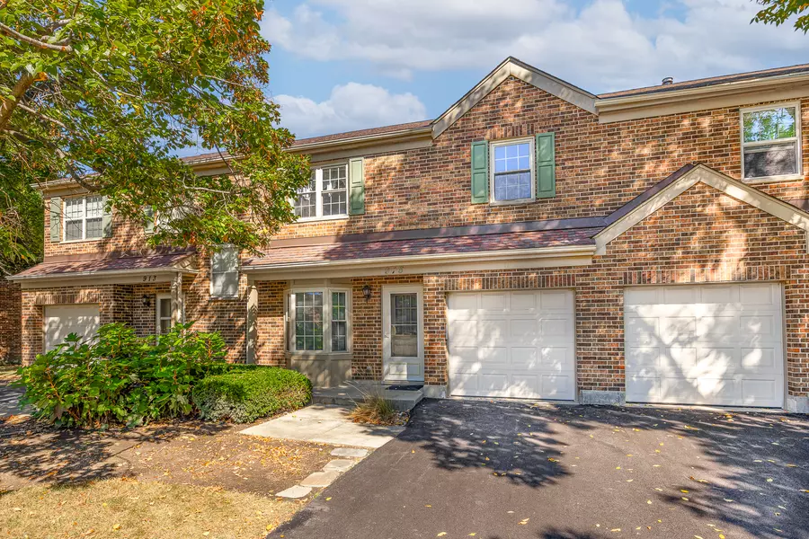 915 Carlisle AVE, Westmont, IL 60559