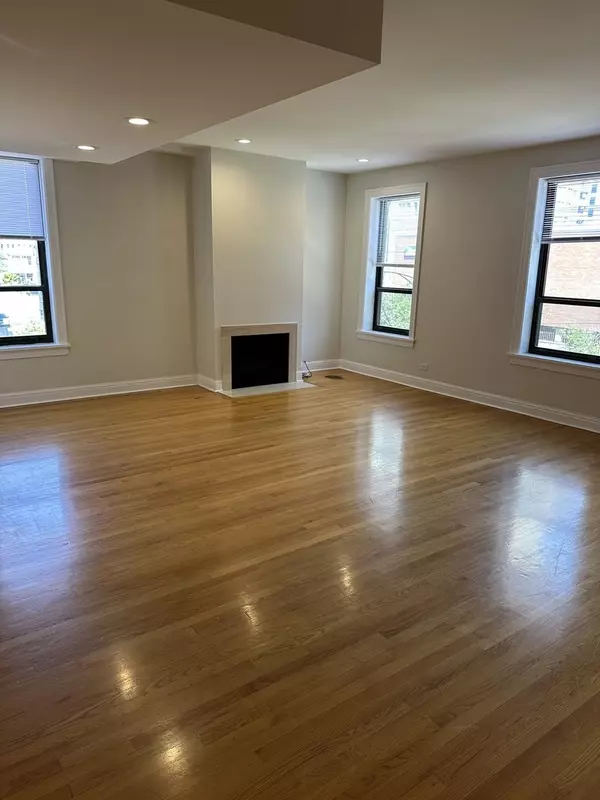 Chicago, IL 60654,536 N Clark ST #3