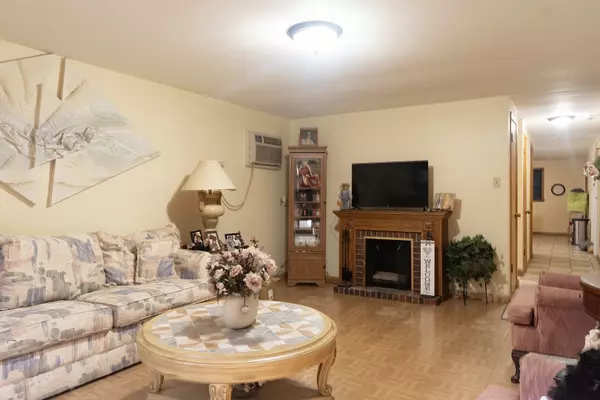 Calumet City, IL 60409,452 Yates AVE