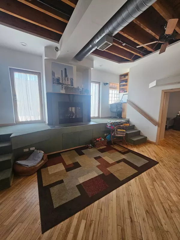 Evanston, IL 60202,537 Custer AVE #5