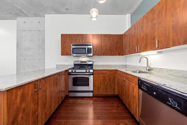 Chicago, IL 60607,235 W VAN BUREN ST #3716