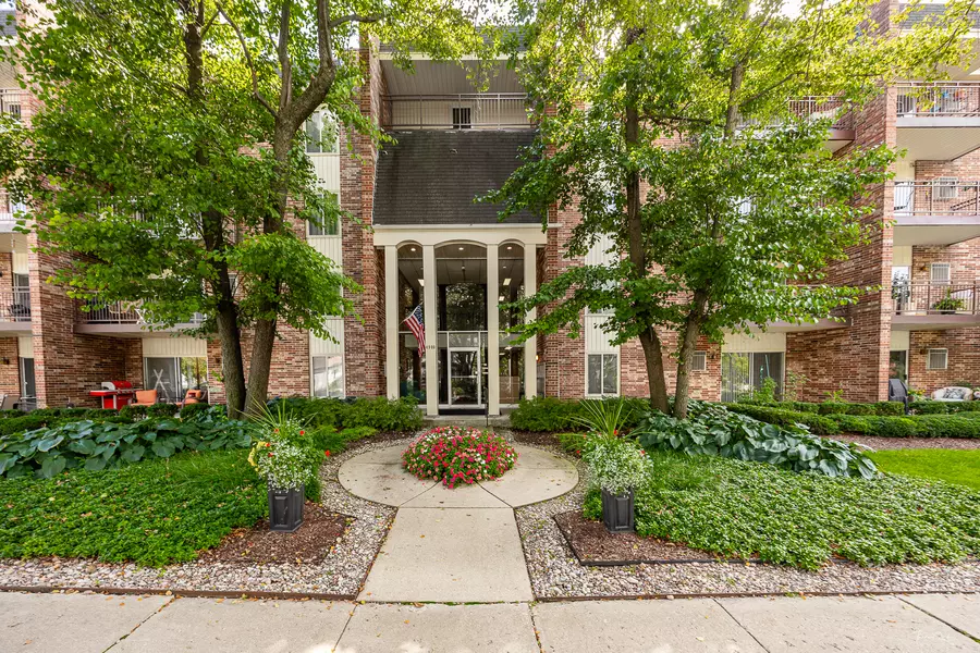 4900 Forest AVE #308, Downers Grove, IL 60515