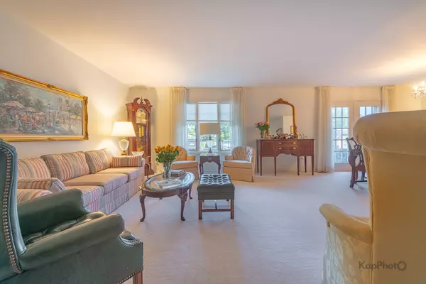 Flossmoor, IL 60422,3232 Chestnut DR