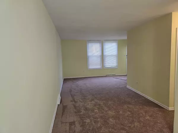 Des Plaines, IL 60018,1857 Pine ST
