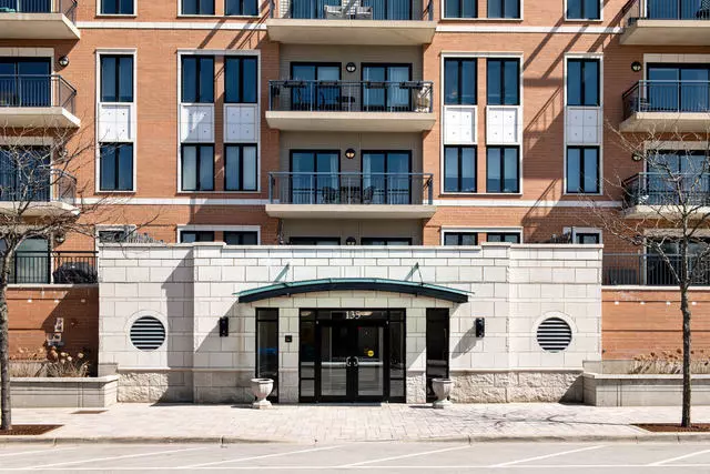 Elmhurst, IL 60126,135 S YORK ST #314