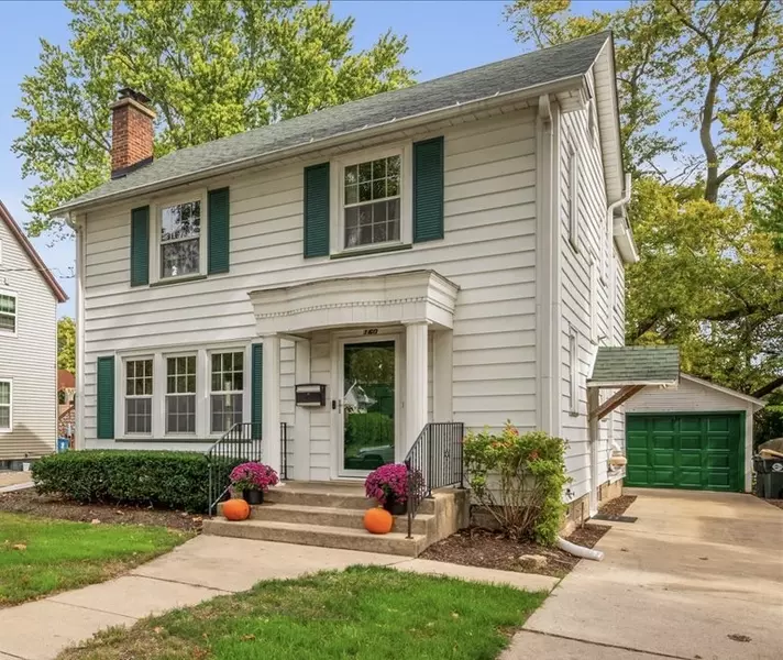 160 S Russell AVE, Aurora, IL 60506