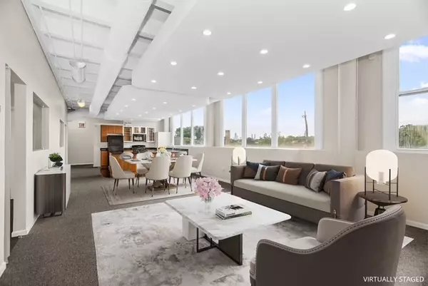 Chicago, IL 60618,3025 N Western AVE #2