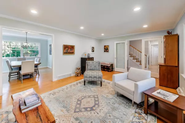 Barrington, IL 60010,21301 N Woodland AVE