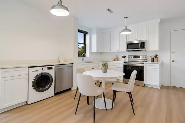 Chicago, IL 60637,6104 S Dorchester AVE #2S