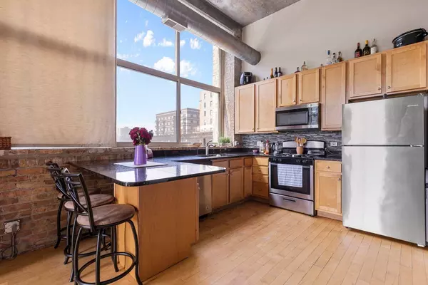 Chicago, IL 60605,1528 S Wabash AVE #208